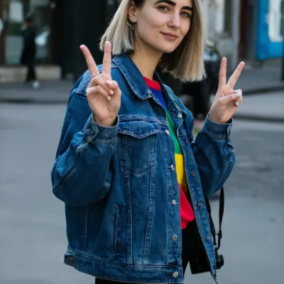 Александра, 33
